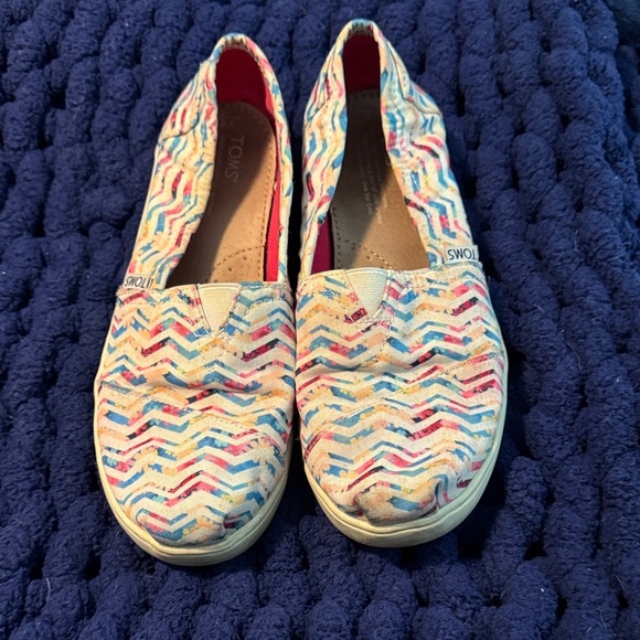 TOMS Kids Colorful Chevron Moccasins - Picture 1 of 7